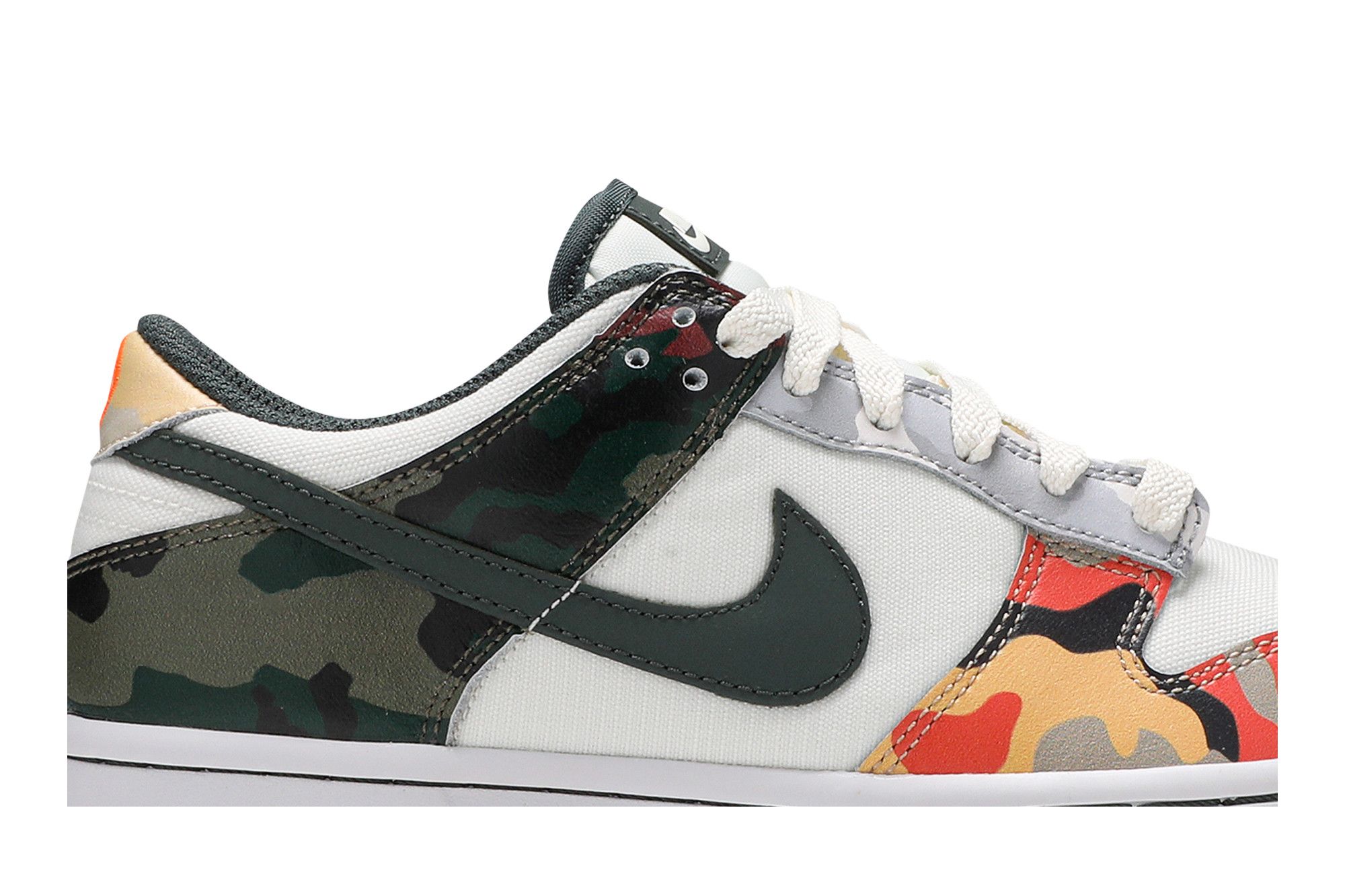 Deals on Dunk Low SE GS 'Sail Multi-Camo' on Sneakers.com