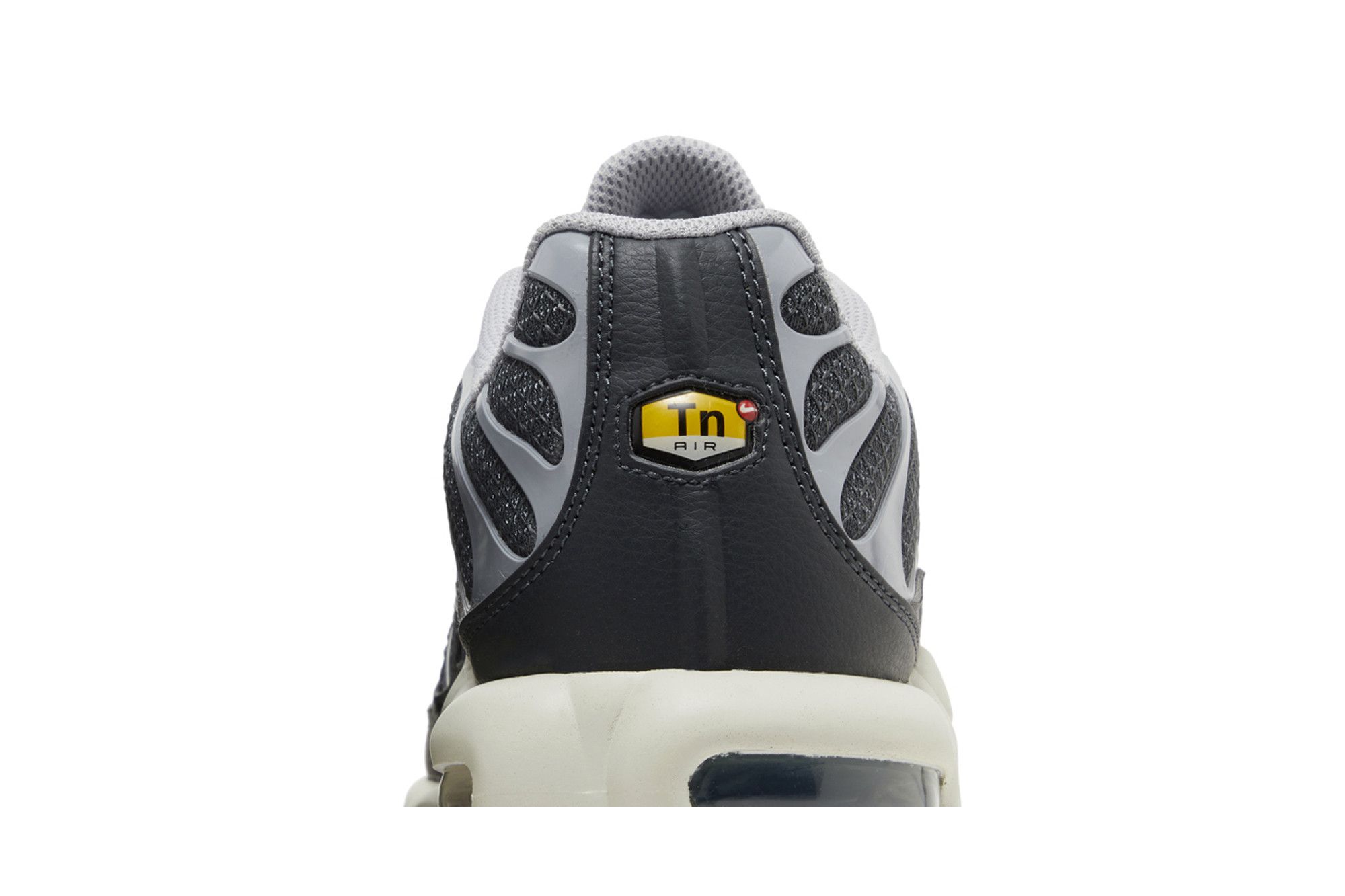 nike air max plus se iron grey