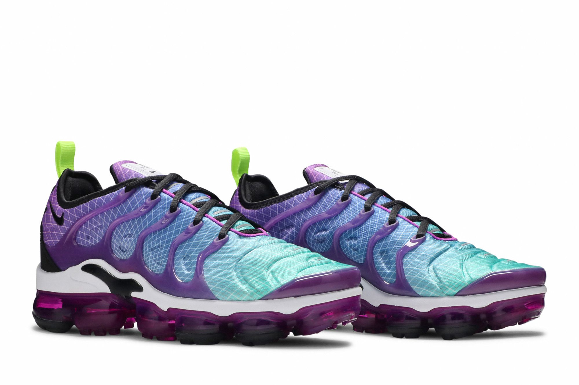 hyper violet vapormax plus