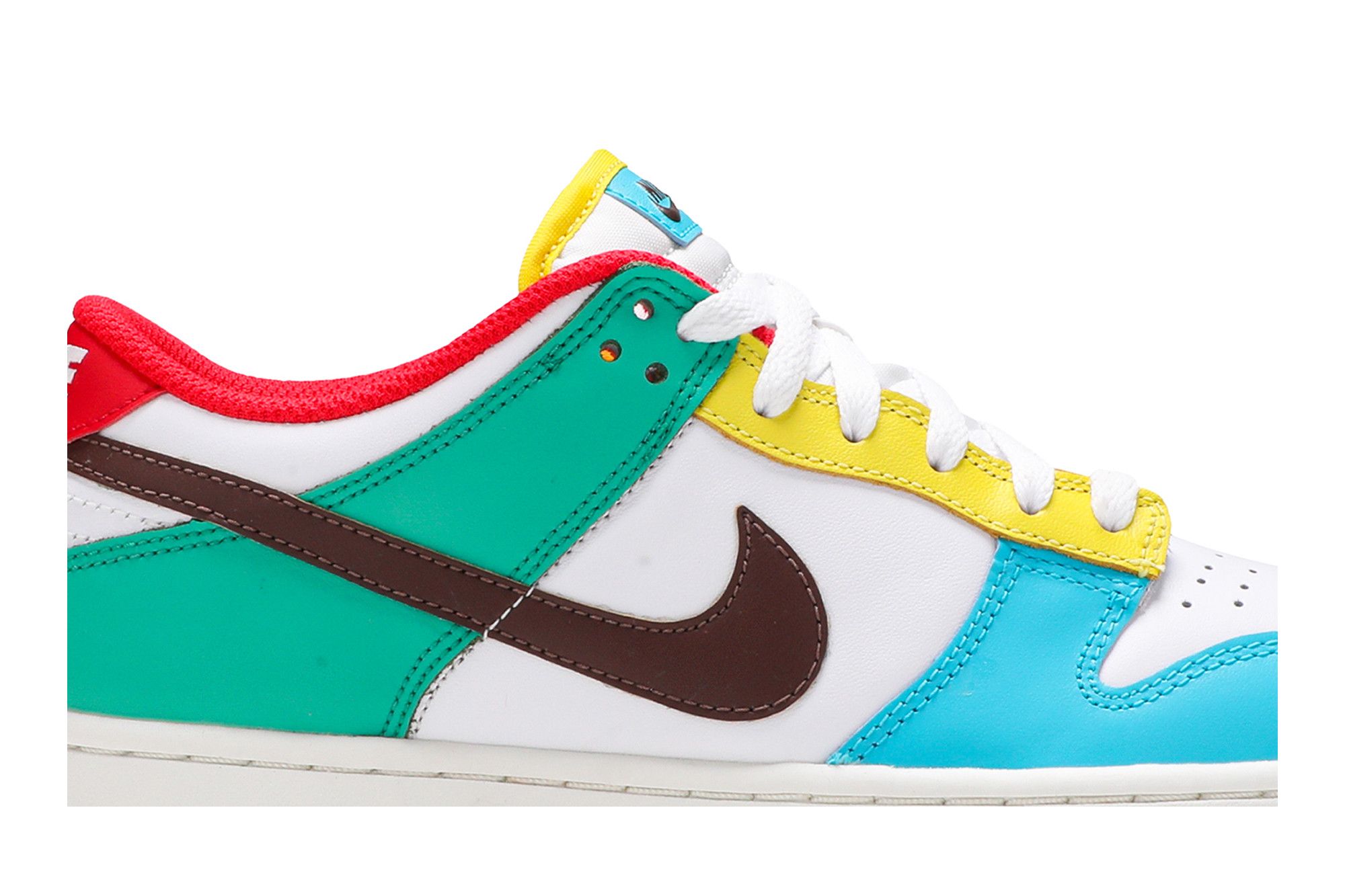 Deals on Dunk Low SE GS 'Free.99 - White' on Sneakers.com