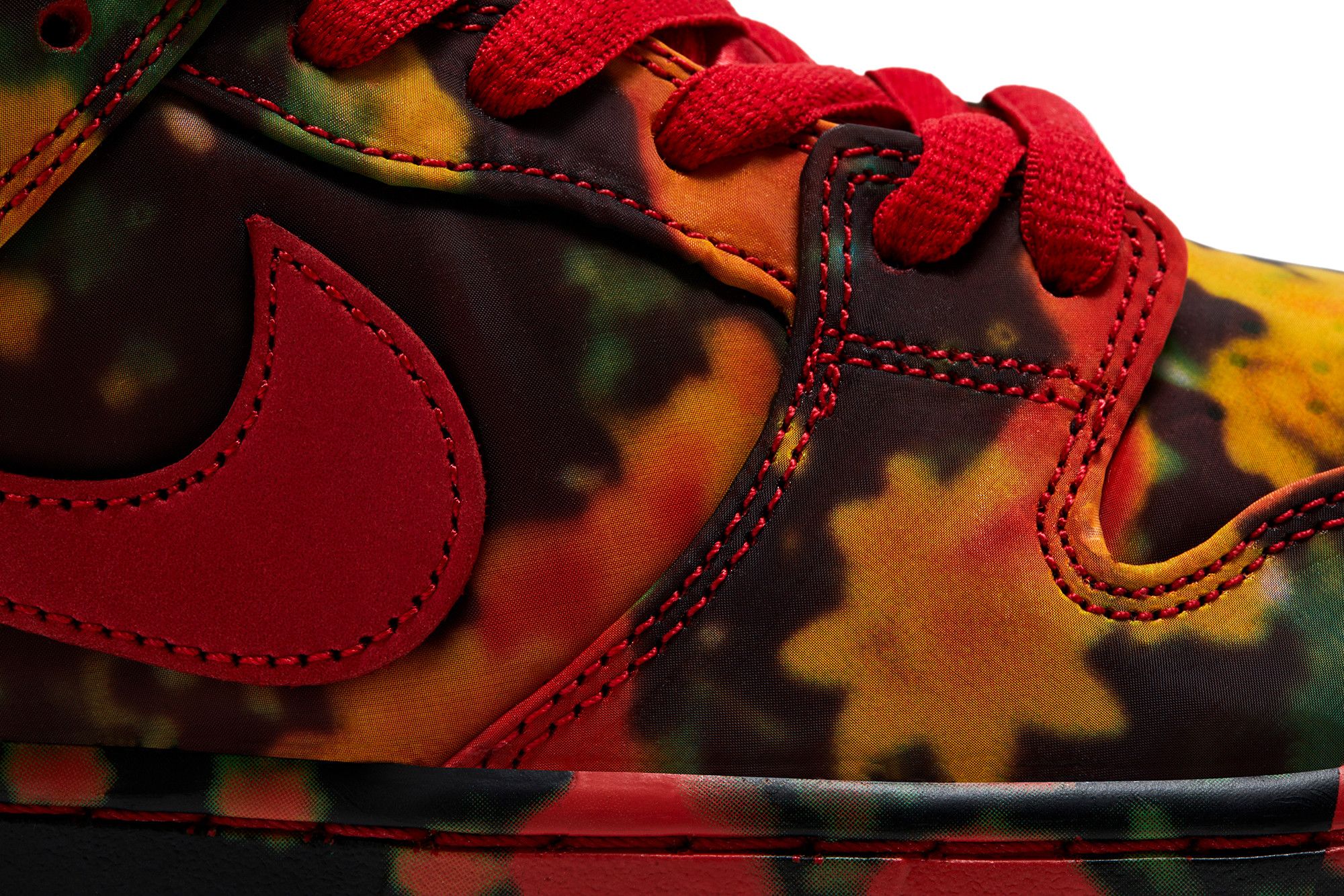 Deals on Men's The Wizard of Oz x Dunk Low SB 'Poppy Field' on