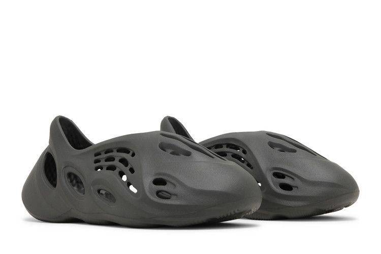 Deals on Men's Yeezy Foam Runner 'Carbon' on Sneakers.com