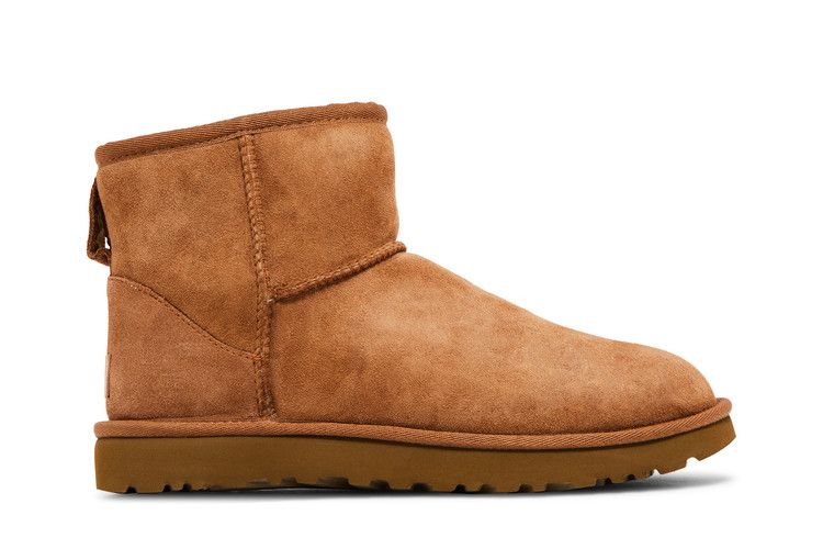 Deals on Women's Classic Mini II Boot 'Chestnut' on Sneakers.com